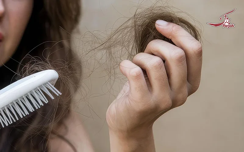 علت ریزش مو در زنان و روش‌های مؤثر برای جلوگیری از ریزش
